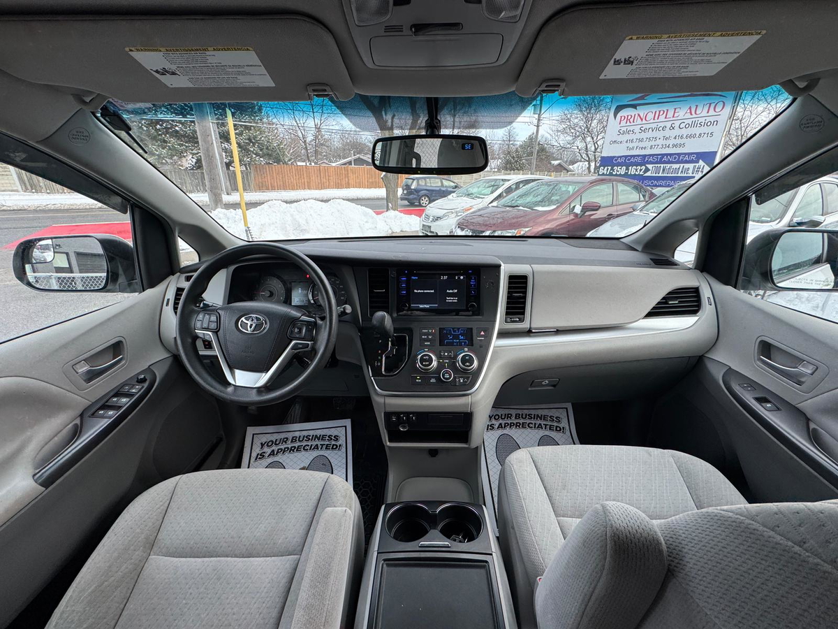 2015 Toyota Sienna LE 168KM CERTIFIED WARRANTY Principle Auto Ltd