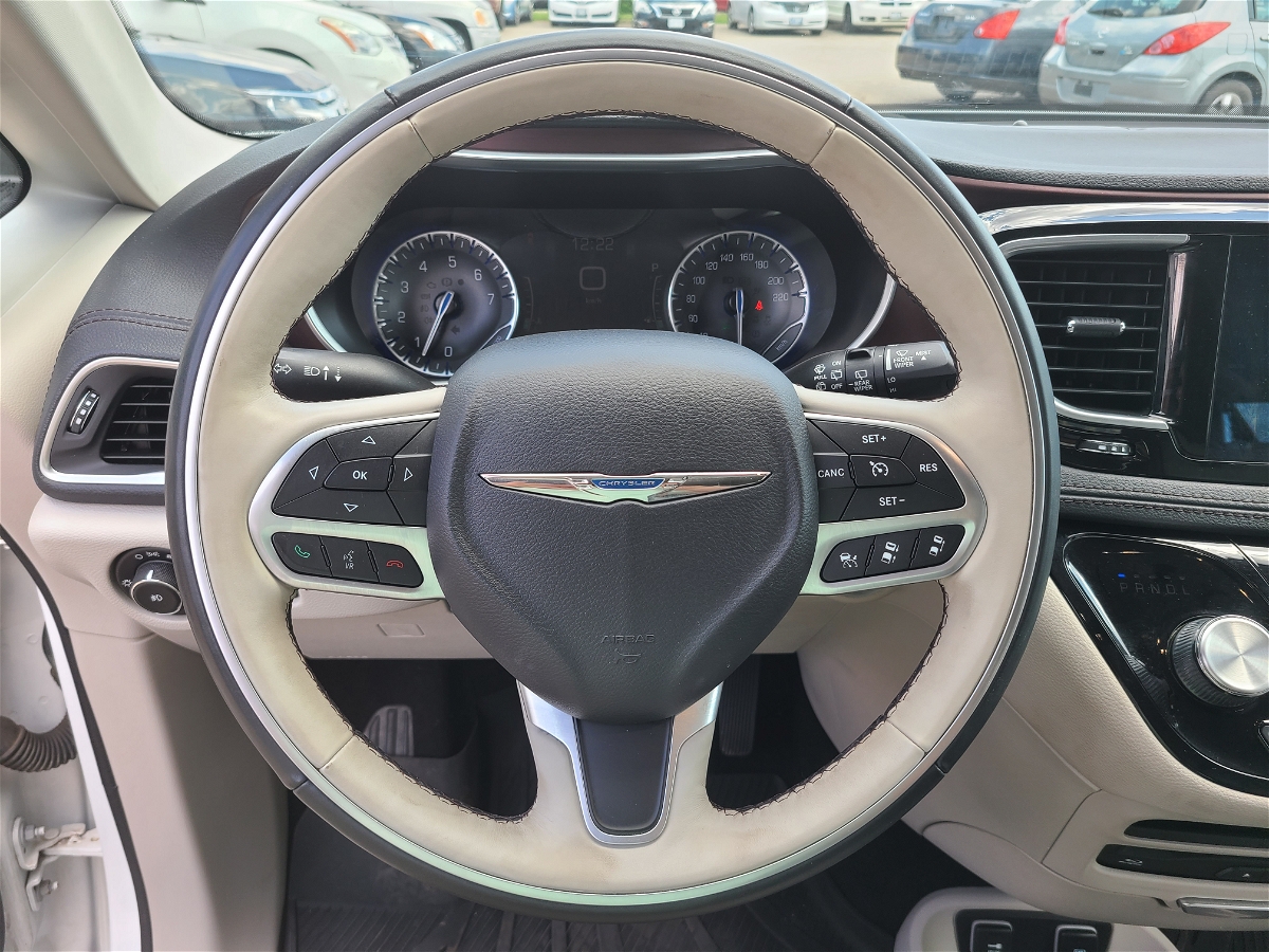 2017 - Chrysler - Pacifica - 2C4RC1GG3HR533033