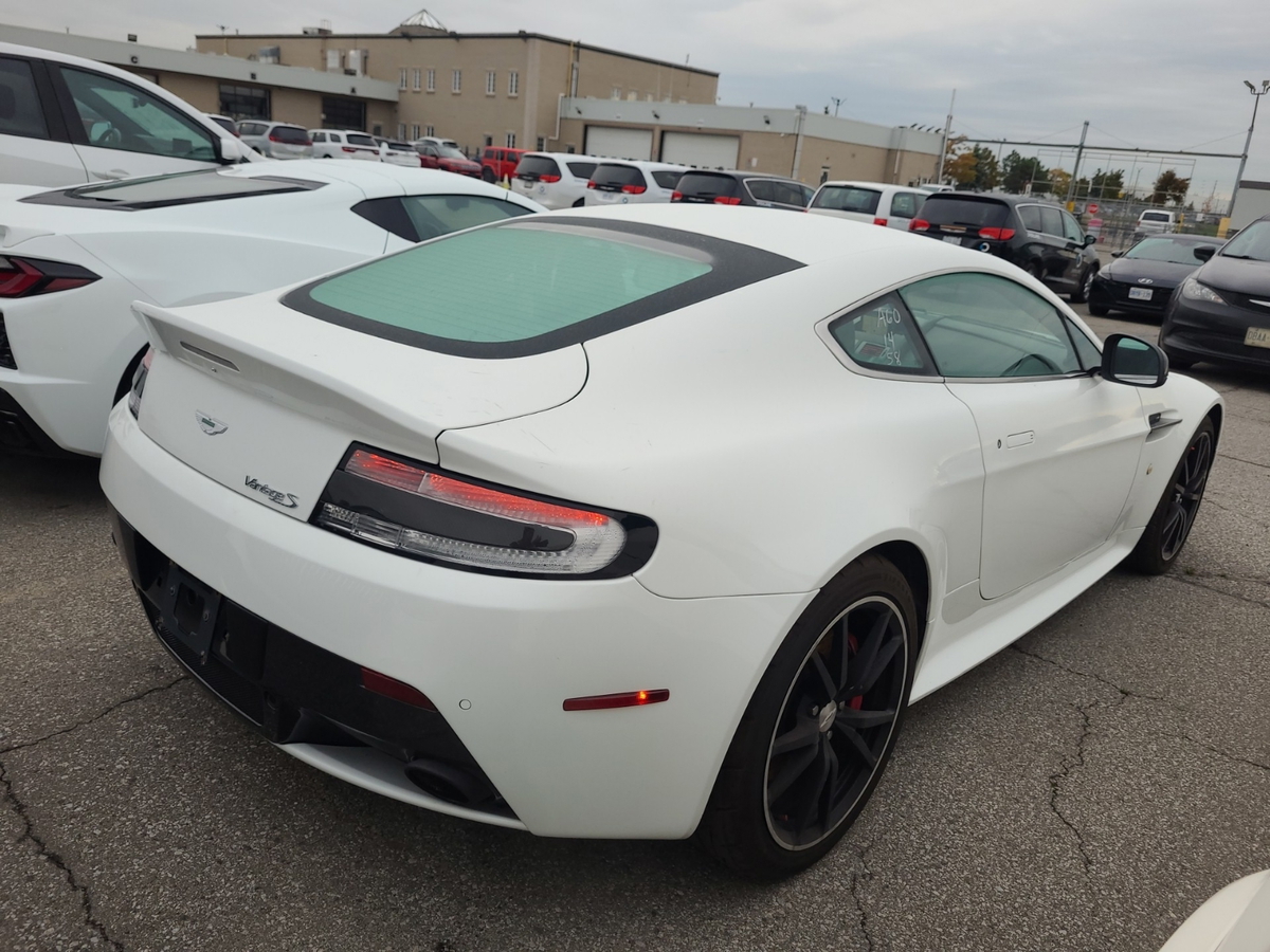 2014 Aston Martin V8 
