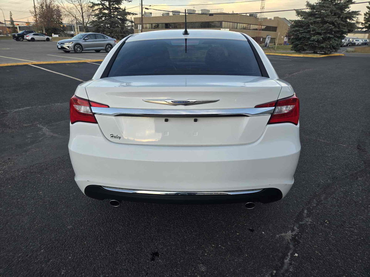 2013 Chrysler 200