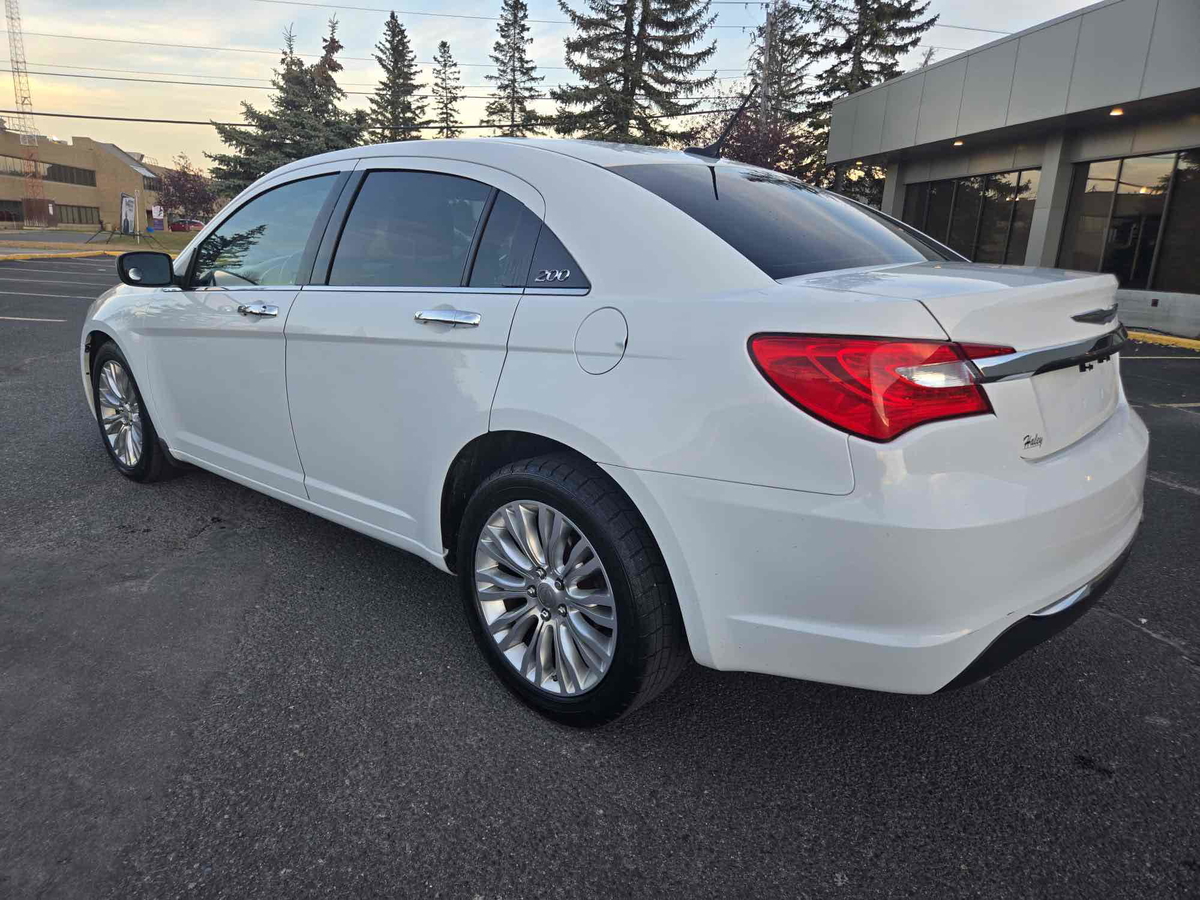 2013 Chrysler 200