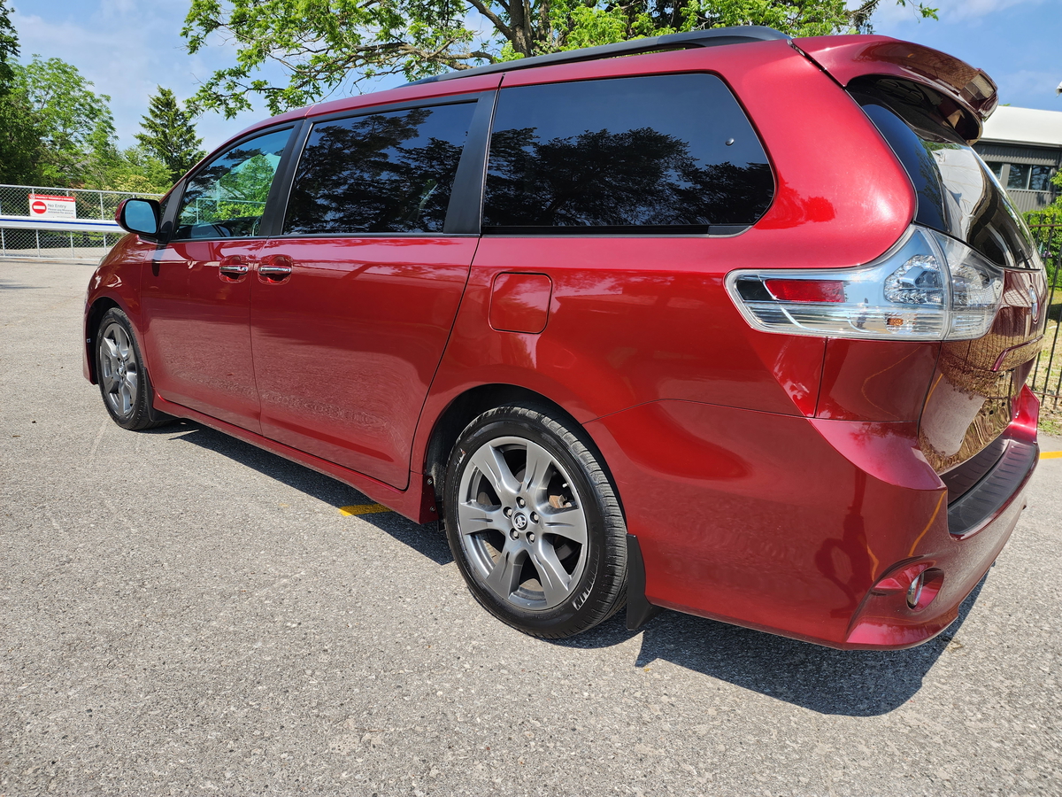 2018-toyota-sienna-se-d-drive-auto