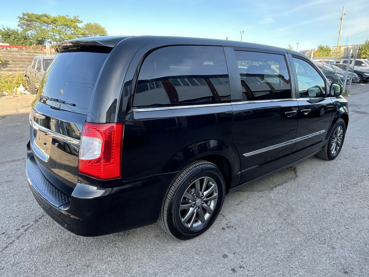 2015 Chrysler Town & Country