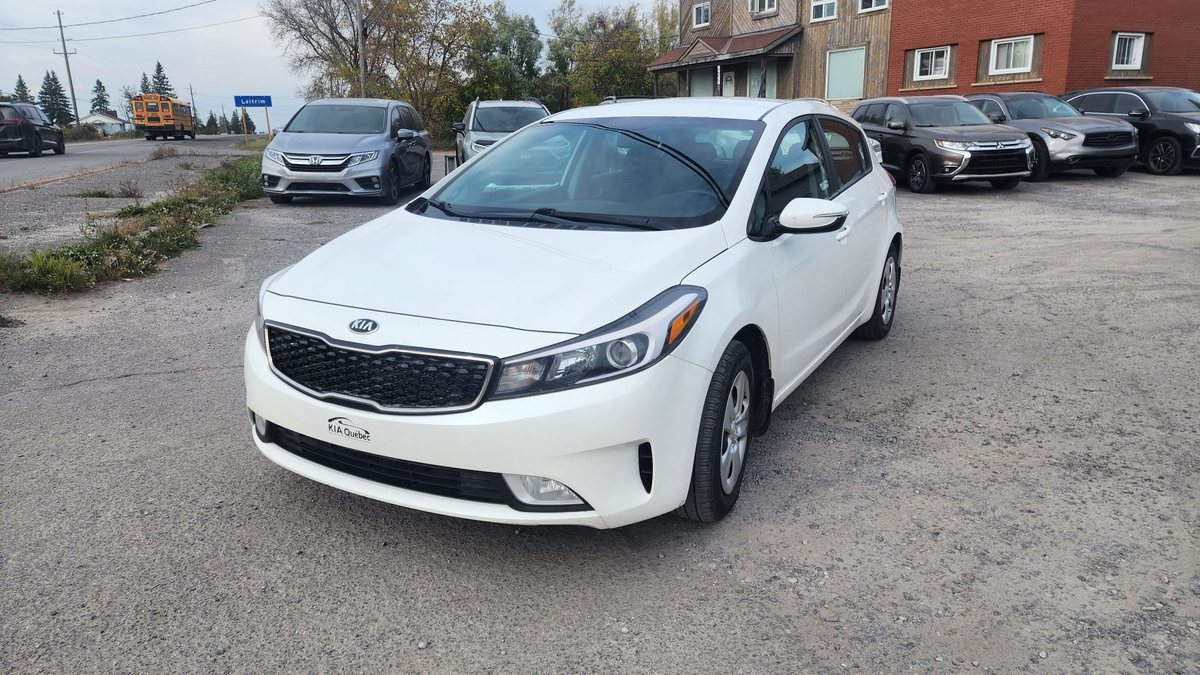 ﻿2017﻿ ﻿KIA﻿ ﻿Forte5﻿ ﻿LX﻿ - Capital Auto Center